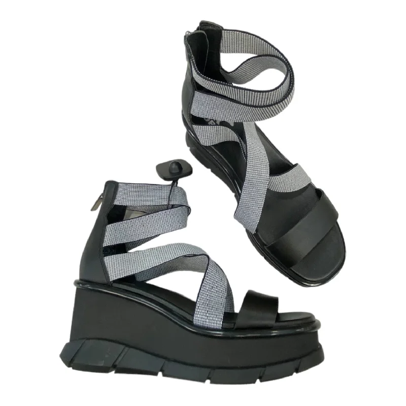 Sandals Designer By Sorel In Black & White, Size: 7