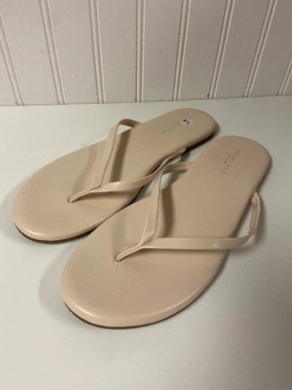 Sandals Flip Flops By American Eagle In Cream, Size: 7.5