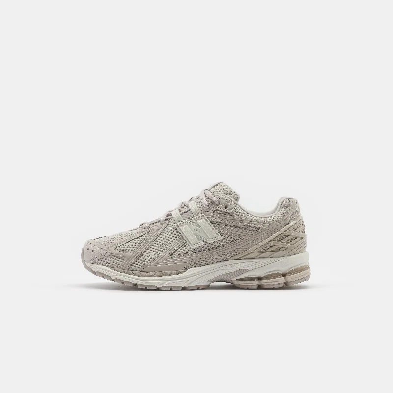 1906R Grey Day Sneaker in Moonrock/Moonbeam/Sea Salt