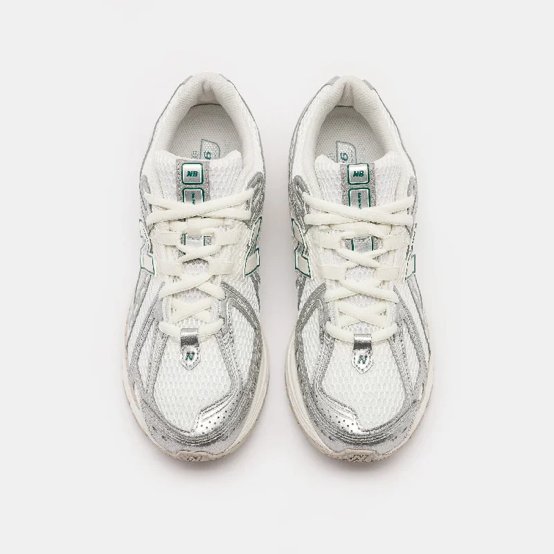 1906R Sneaker in Silver Metalic/Sea Salt/New Spruce