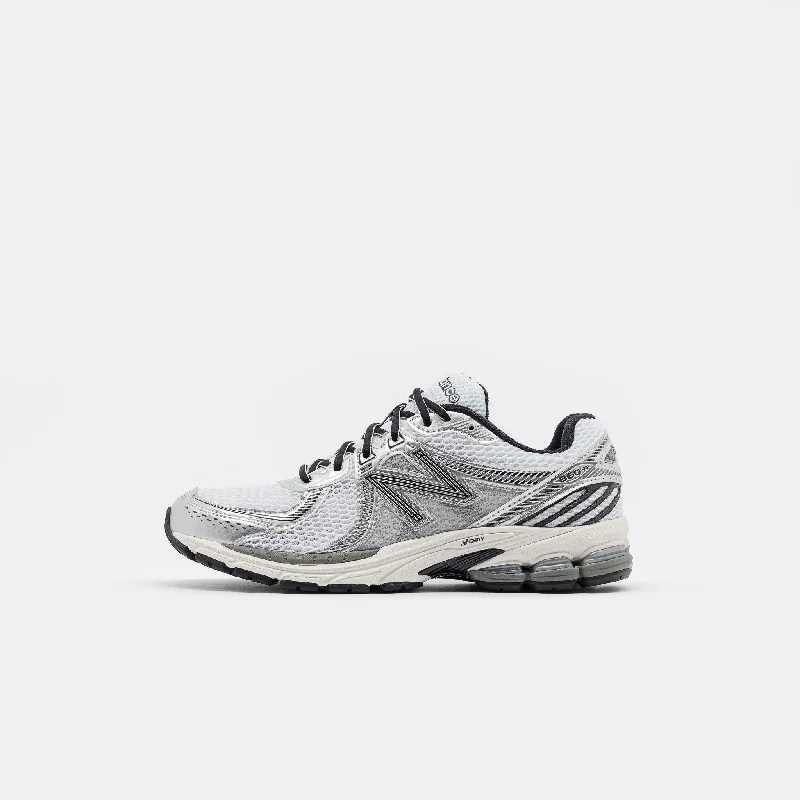 860 V2 Sneaker in Optic White/Brighton Grey/Shadow Grey/Silver Metallic