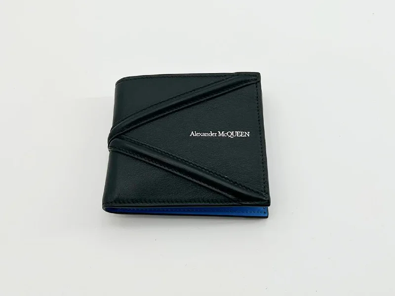 Lightweight money clips for travel Camouflage-Patterned Passport Covers & Wallets for Hunters and MilitariesAlexander McQueen Black Leather 'The Harness' Bifold Wallet