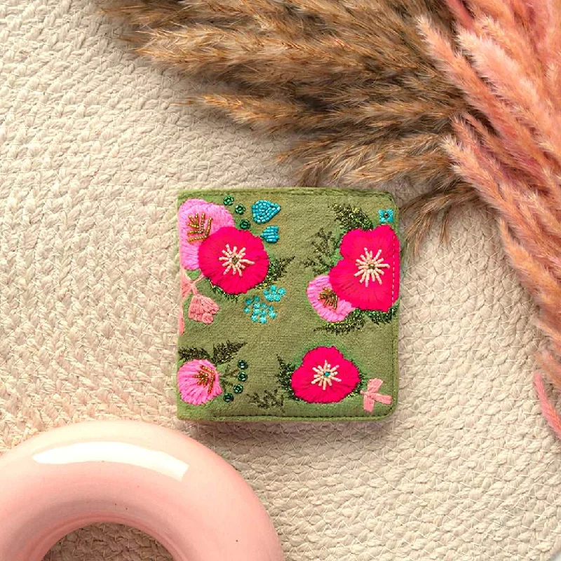 Money clips vs traditional wallets Vintage-Style Passport Covers & Wallets with Brass Hardware for Retro EnthusiastsBlessed Floral - Snap button Wallet Money clips vs traditional wallets Vintage-Style Passport Covers & Wallets with Brass Hardware for Retro EnthusiastsBlessed Floral - Snap button Wallet