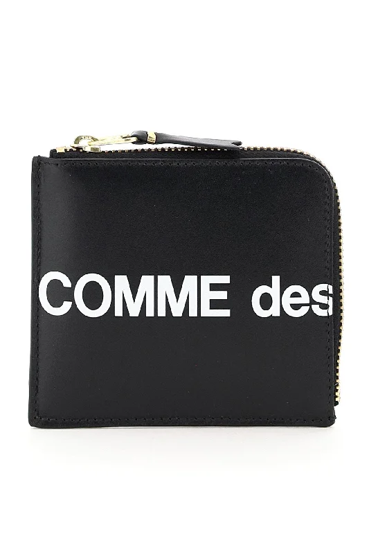 Money clips for women with sleek designs Minimalist Carbon Fiber Passport Covers & Wallets for Modern MenComme Des Garcons Wallet Men's Maxi Logo Wallet