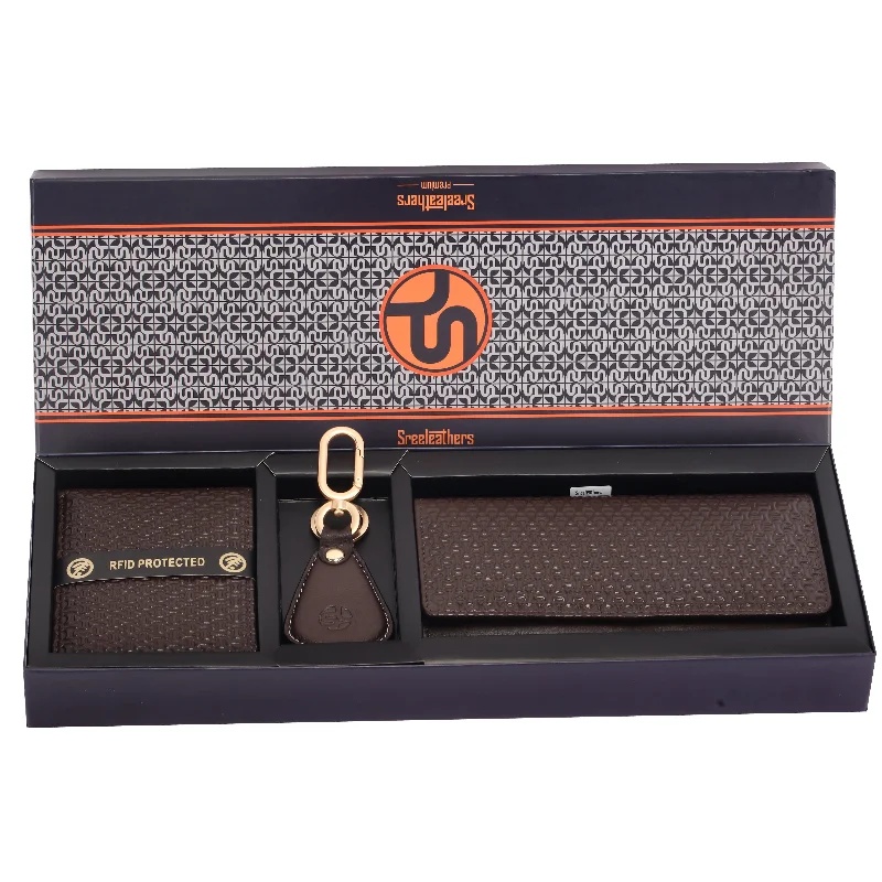 How to choose the right money clip Waterproof Nylon Passport Covers & Wallets for Outdoor AdventuresLEATHER WALLET AND CLUTCH COMBO GIFT SET 54130 (BROWN)