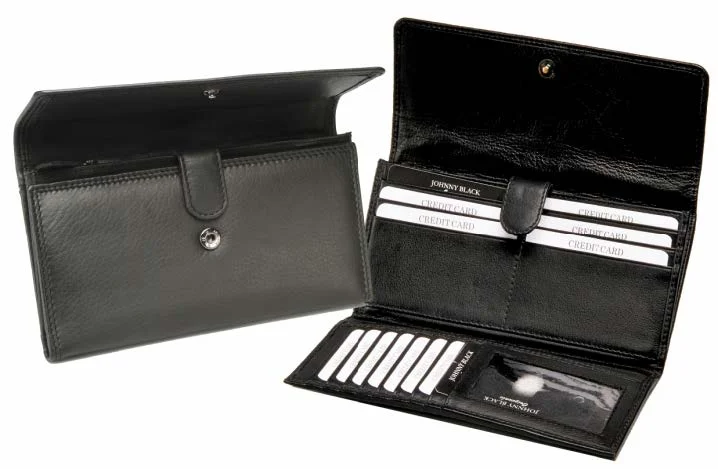 Vintage-style money clips for collectors Vegan Leather Passport Covers & Wallets for Environmentally Conscious PeopleMonroe Chicago Leather Ladies Clutch Purse | Black