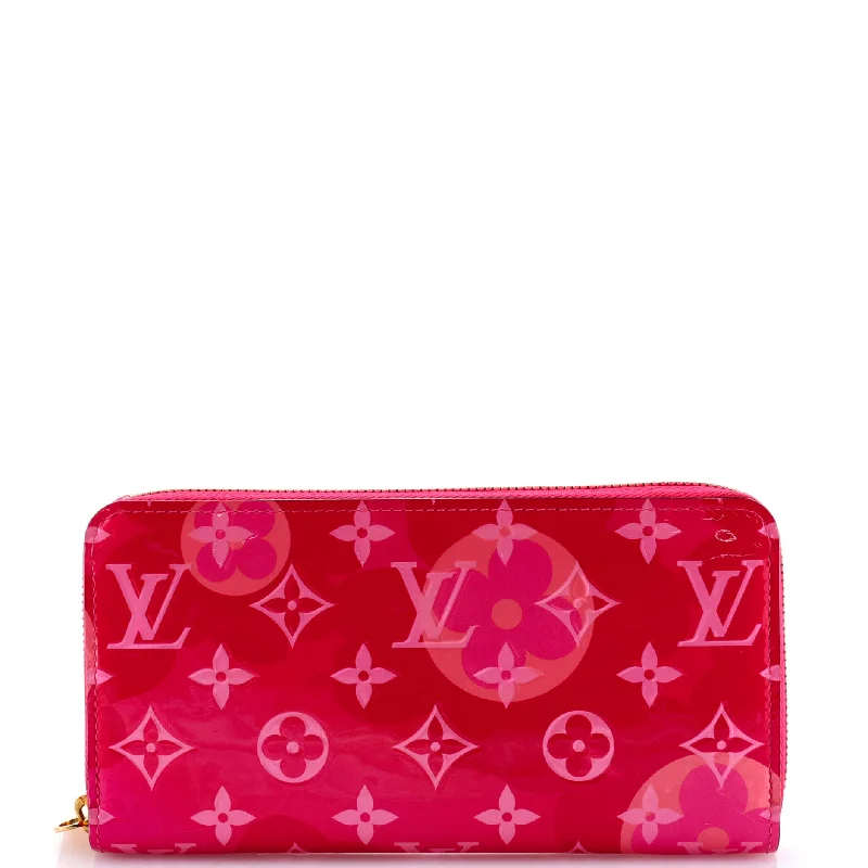 Vintage-style money clips for collectors Cowhide Leather Passport Covers & Wallets with a Rustic Western LookZippy Wallet Limited Edition Valentine Floral Monogram Vernis