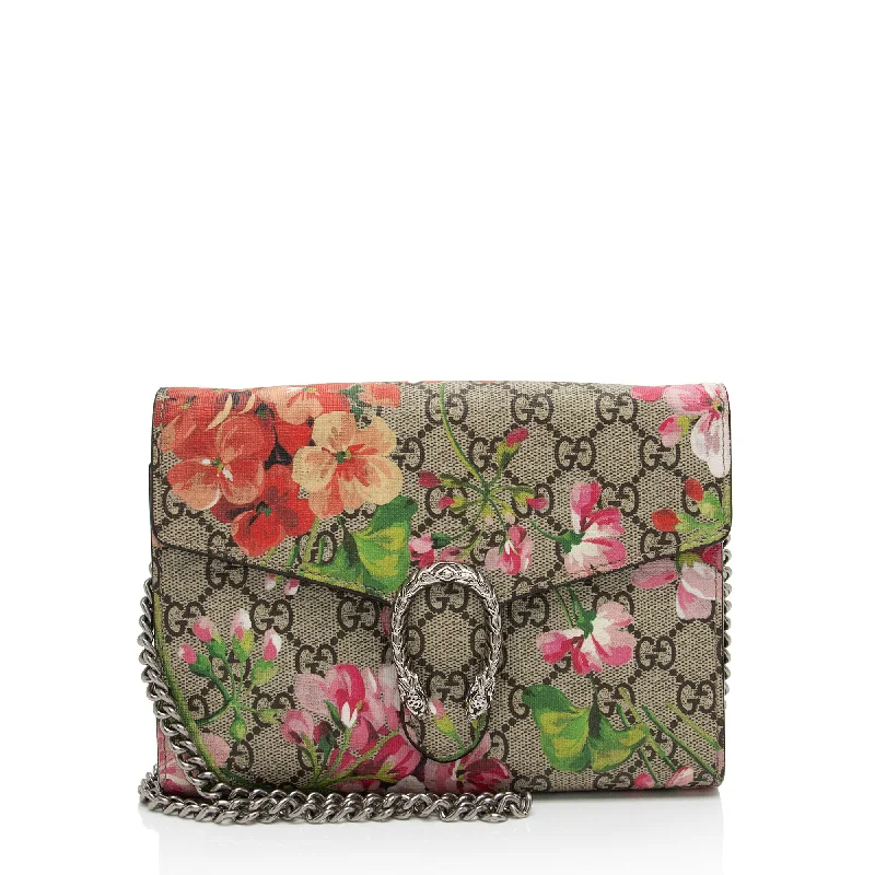 Money clips for women with sleek designs Gucci GG Supreme Blooms Dionysus Chain Wallet Money clips for women with sleek designs Gucci GG Supreme Blooms Dionysus Chain Wallet
